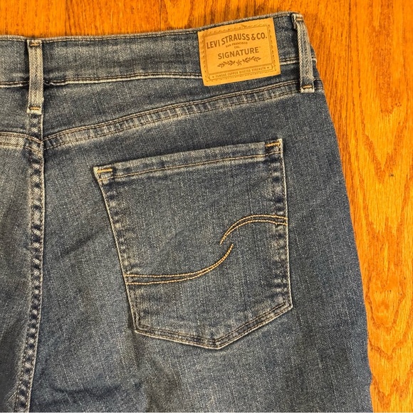Levi Strauss Blue Jeans Women’s Size 14 - Picture 5 of 5